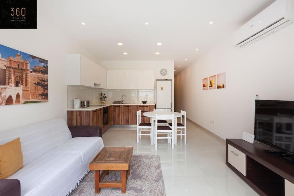 Comfy Apt With Terrace, 5 Mins To Sliema Ferries By 360 Estates Gzira Extérieur photo