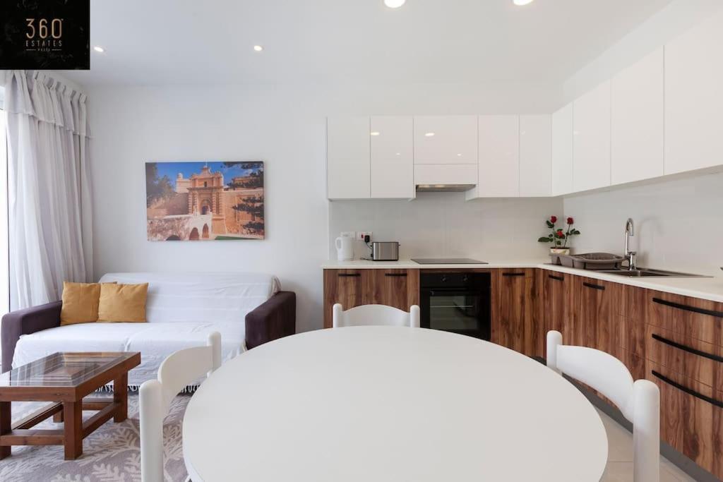 Comfy Apt With Terrace, 5 Mins To Sliema Ferries By 360 Estates Gzira Extérieur photo