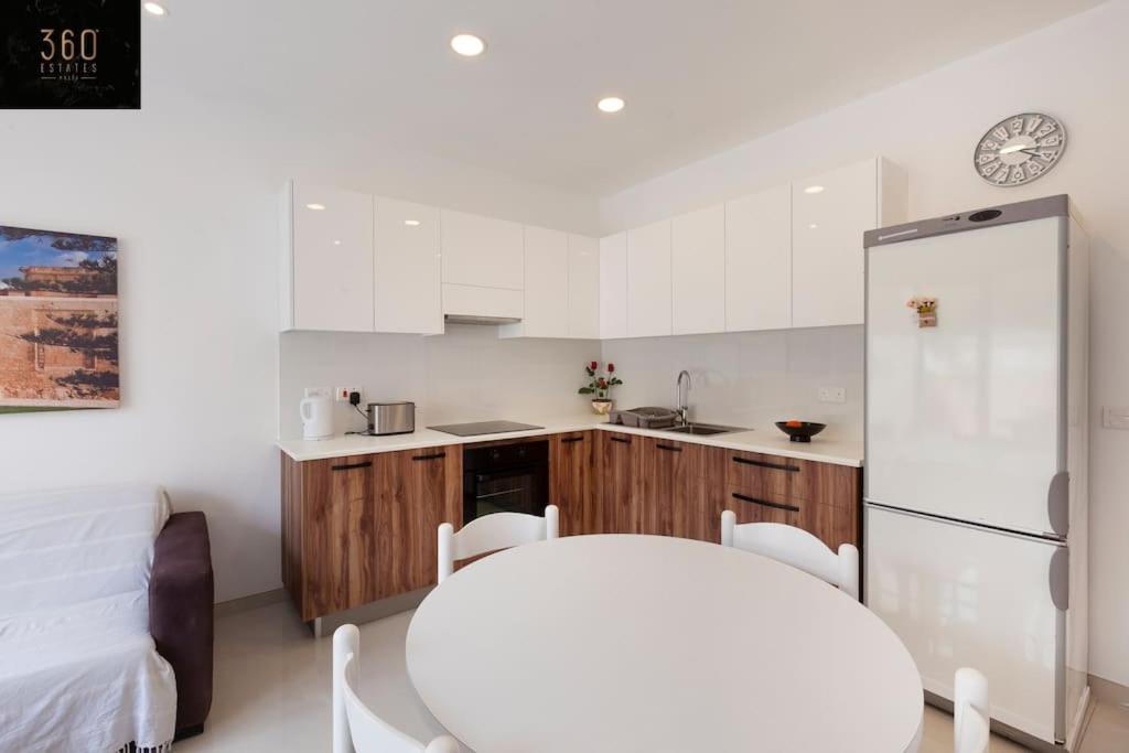 Comfy Apt With Terrace, 5 Mins To Sliema Ferries By 360 Estates Gzira Extérieur photo